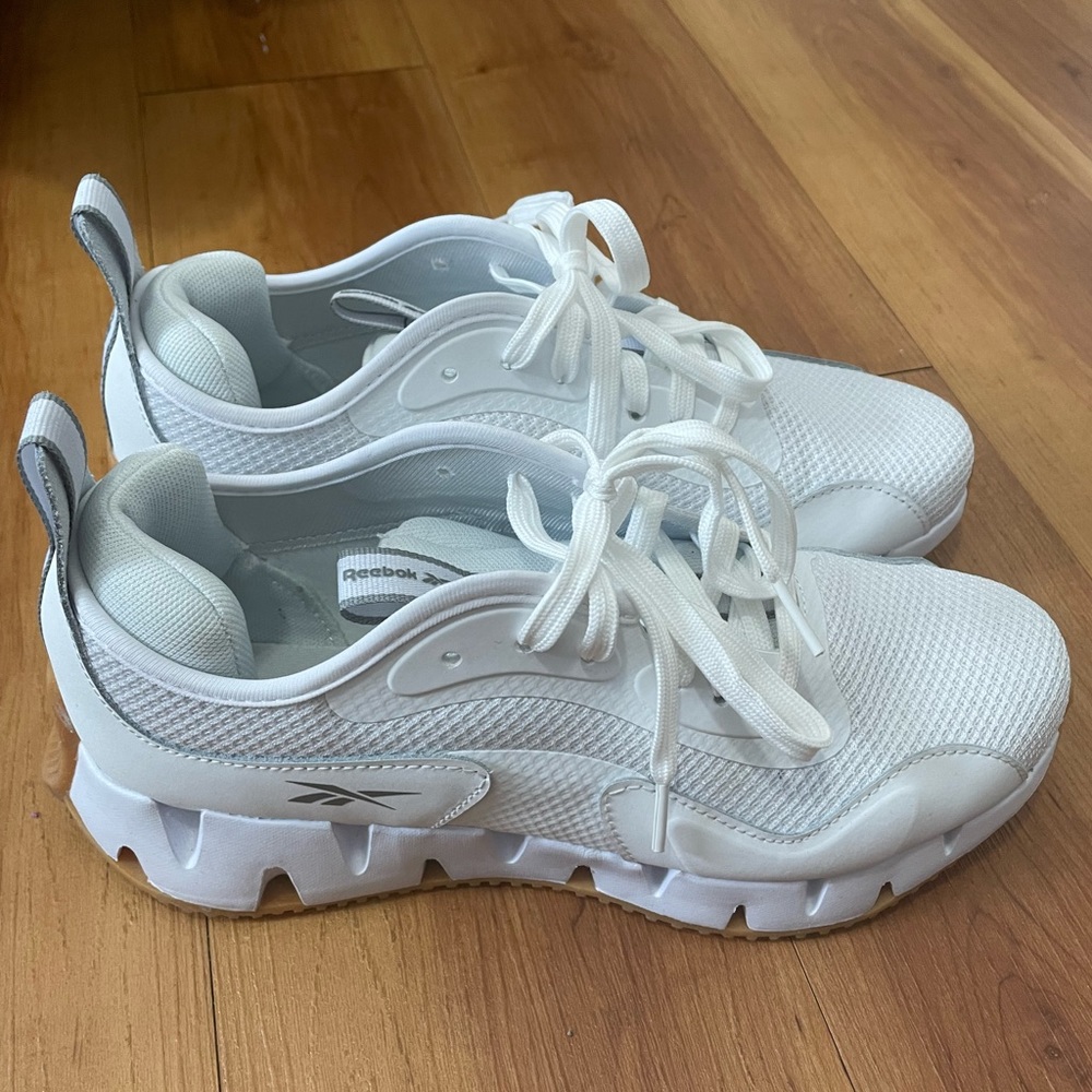 Going to donate if doesn’t sell! Like New Reebok Galaxy 1 sneakers size 9 US